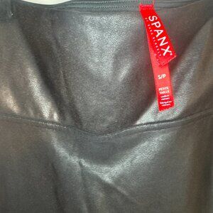 A SPANX bestseller — ultra flattering & easy to style for fall/winter & events!